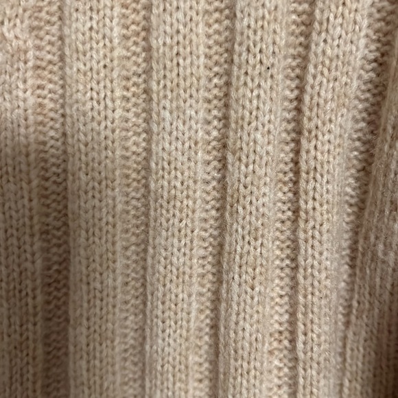 Gap Design & Crafted Ribbed Knit V Neck Sweater - Picture 3 of 13